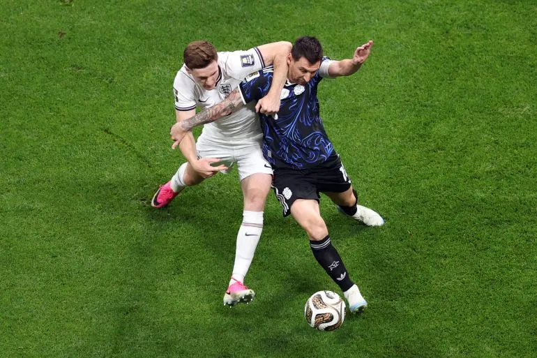 Argentina's forward #10 Lionel Messi and England's midfielder #08 Elliot Anderson fight for the ball during the 2026 World Cup football tournament semi-final match between England and Argentina at the Atlanta Stadium in Atlanta on July 15, 2026. (Photo by PATRICIA DE MELO MOREIRA / AFP)