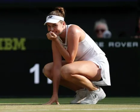 Linda Noskova touches down on the court after her semi-final victory.