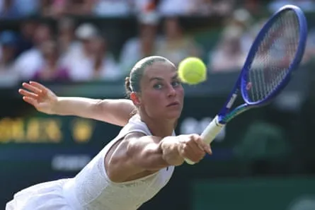 Marta Kostyuk stretches for a shot