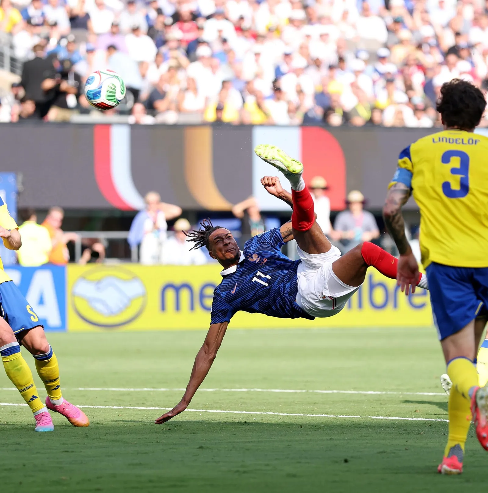 Daily Schmankerl: Is Michael Olise wavering on FC Bayern future?; Newcastle eyeing BVB’s Felix Nmecha; and MORE!