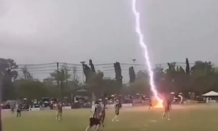Can football games continue during thunderstorms? Explaining the 30-minute lightning rule and how it can completely change a game